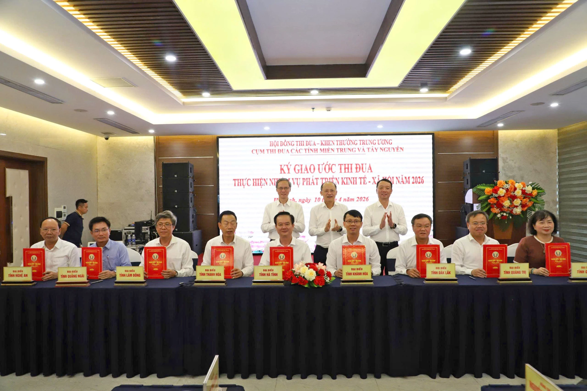 Nghi thức ký kết giao ước thi đua năm 2026.