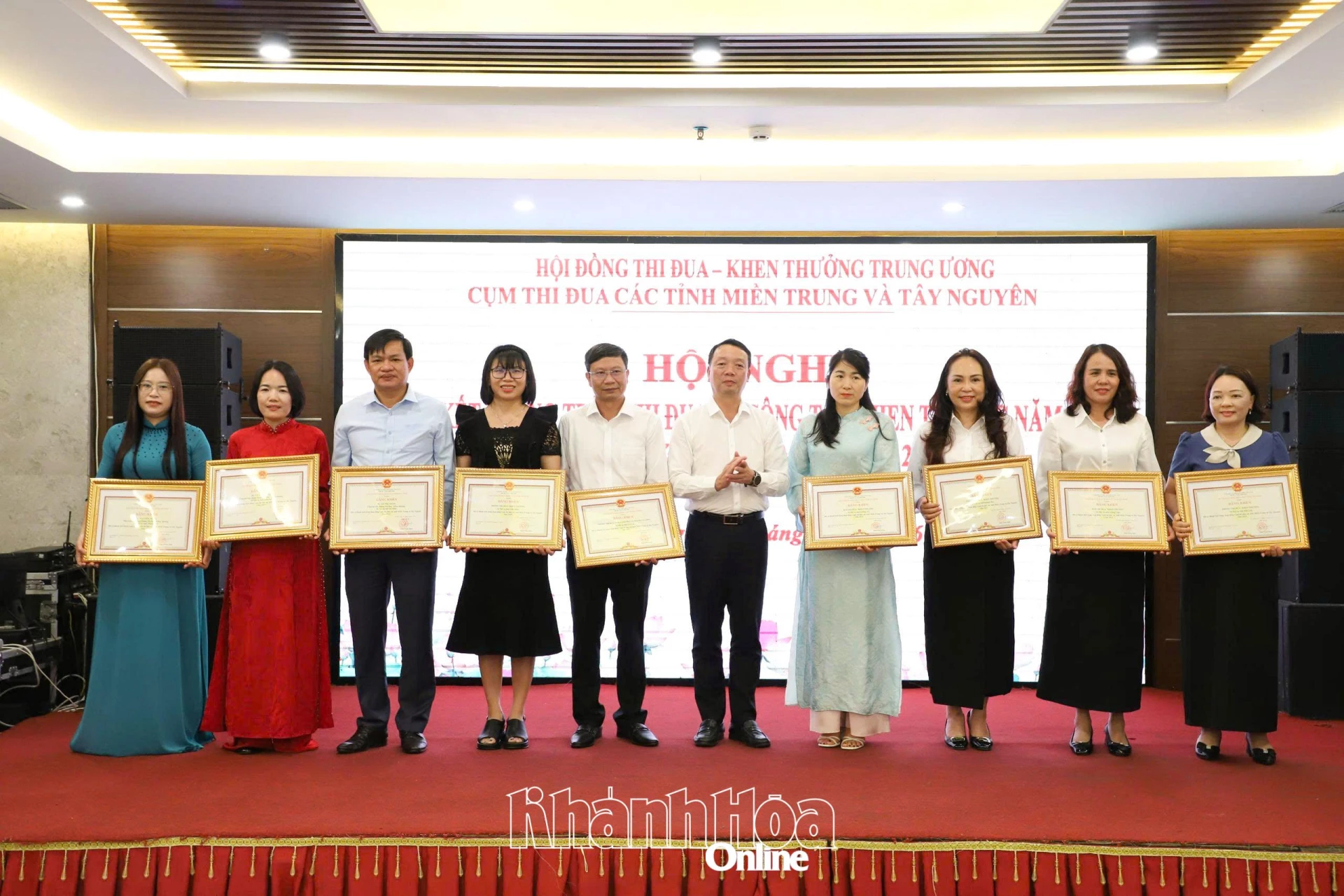 Các tập thể, cá nhân được nhận bằng khen của UBND tỉnh Hà Tĩnh.