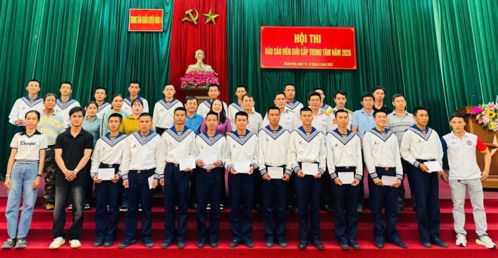 Phường Ninh Chử thăm, động viên chiến sĩ mới nhập ngũ năm 2026