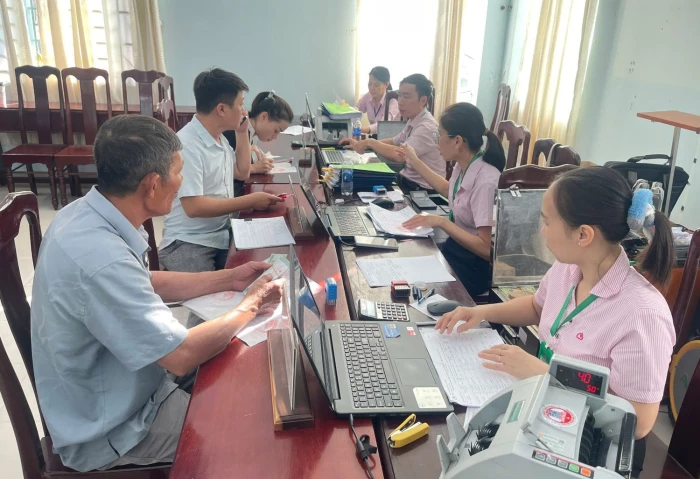 Cam Ranh giải ngân 3,8 tỷ đồng cho khách hàng vay giải quyết việc làm