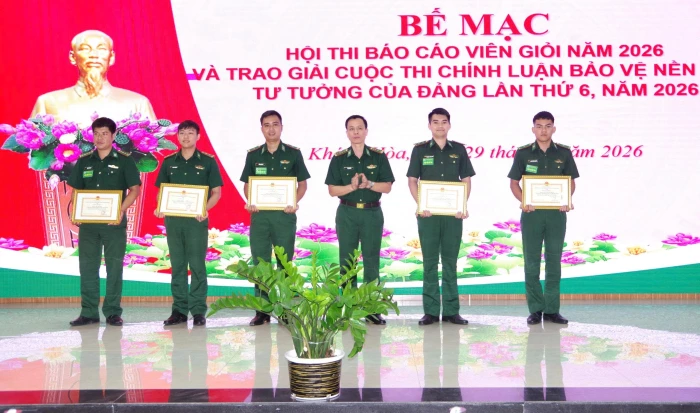 Bộ đội Biên phòng tỉnh Khánh Hòa trao giải Cuộc thi chính luận bảo vệ nền tảng tư tưởng của Đảng lần thứ 6