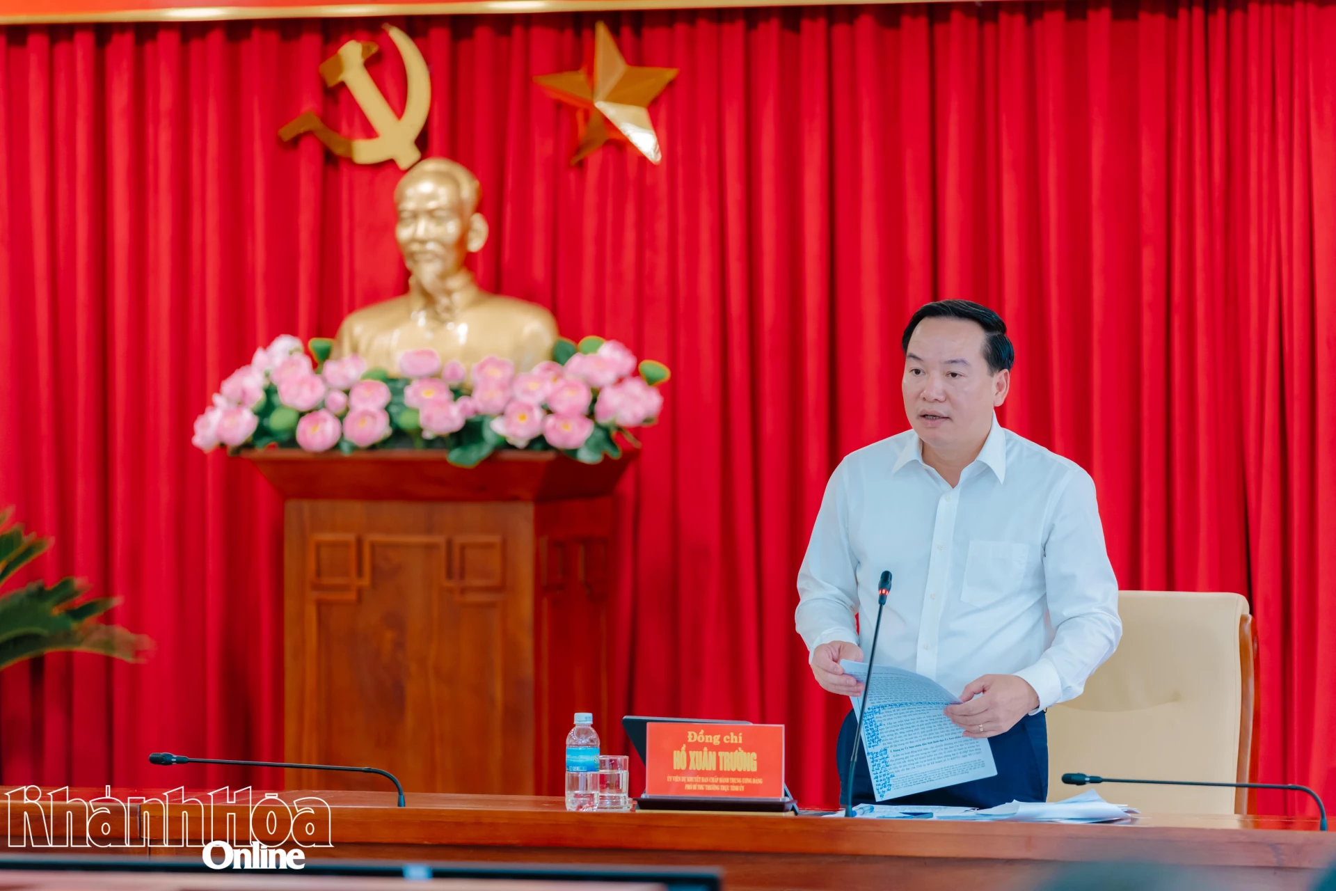 Phó Bí thư Thường trực Tỉnh ủy Hồ Xuân Trường kết luận hội nghị.