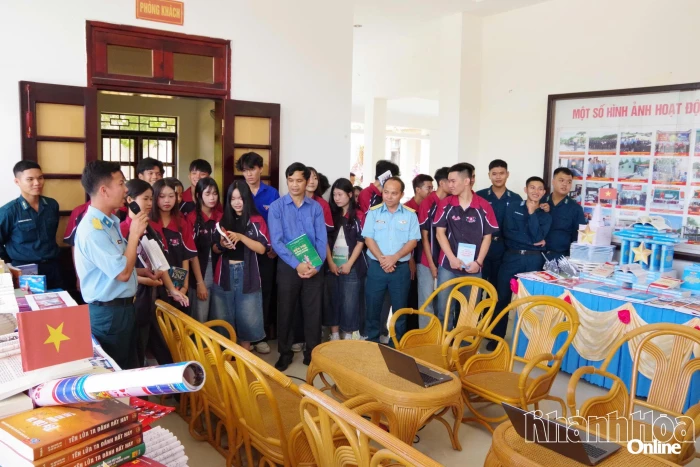 Sư đoàn Phòng không 377 tổ chức chương trình “Không gian văn hóa sách và người chiến sĩ canh trời” năm 2026
