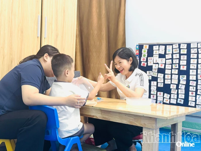 Hưởng ứng Ngày Thế giới nhận thức về tự kỷ (2-4) Cần thay đổi từ nhận thức đến hành động: Cần thay đổi từ nhận thức đến hành động