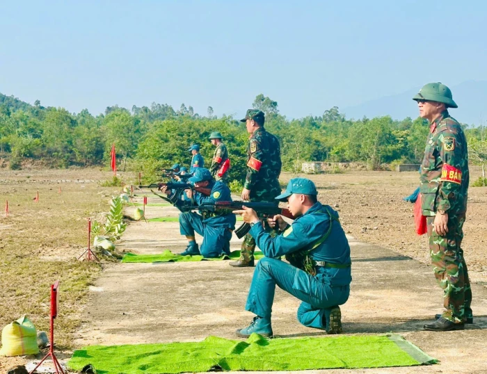 Ban Chỉ huy Quân sự xã Vạn Thắng kiểm tra bắn đạn thật cho lực lượng dân quân 