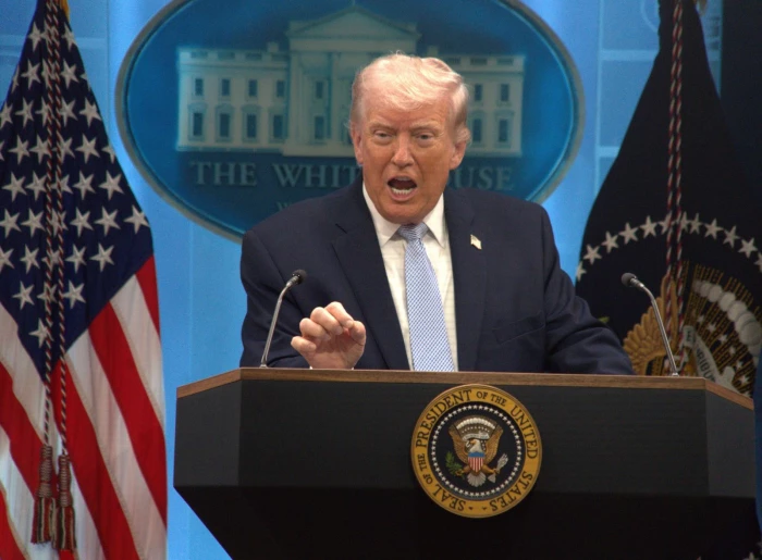 Tổng thống Trump tuyên bố Mỹ chặn tàu chở ‘quà tặng’ từ Trung Quốc tới Iran