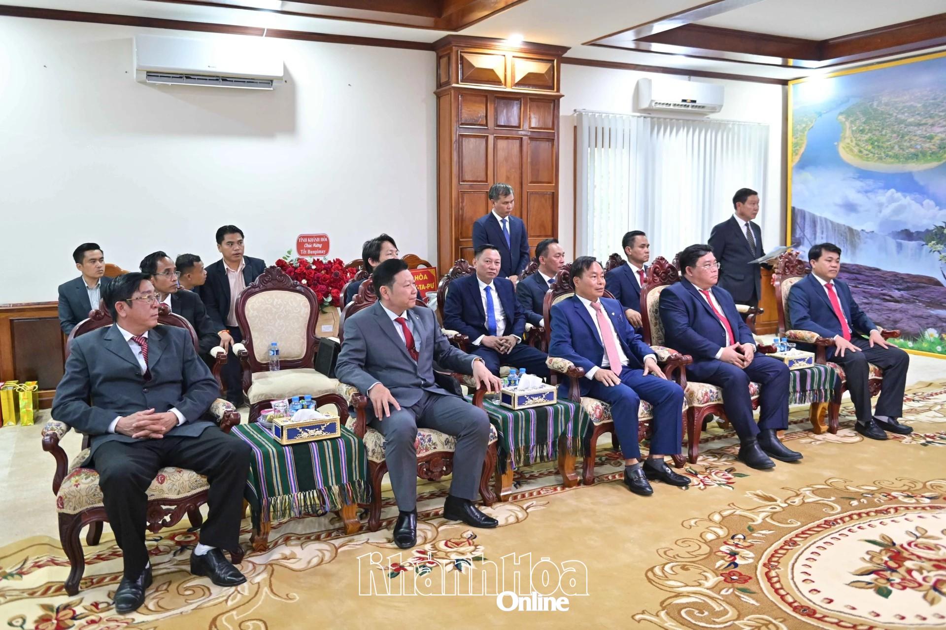 Đoàn công tác của tỉnh Khánh Hòa thăm, chúc Tết cổ truyền Bunpimay tại tỉnh Attapeu.