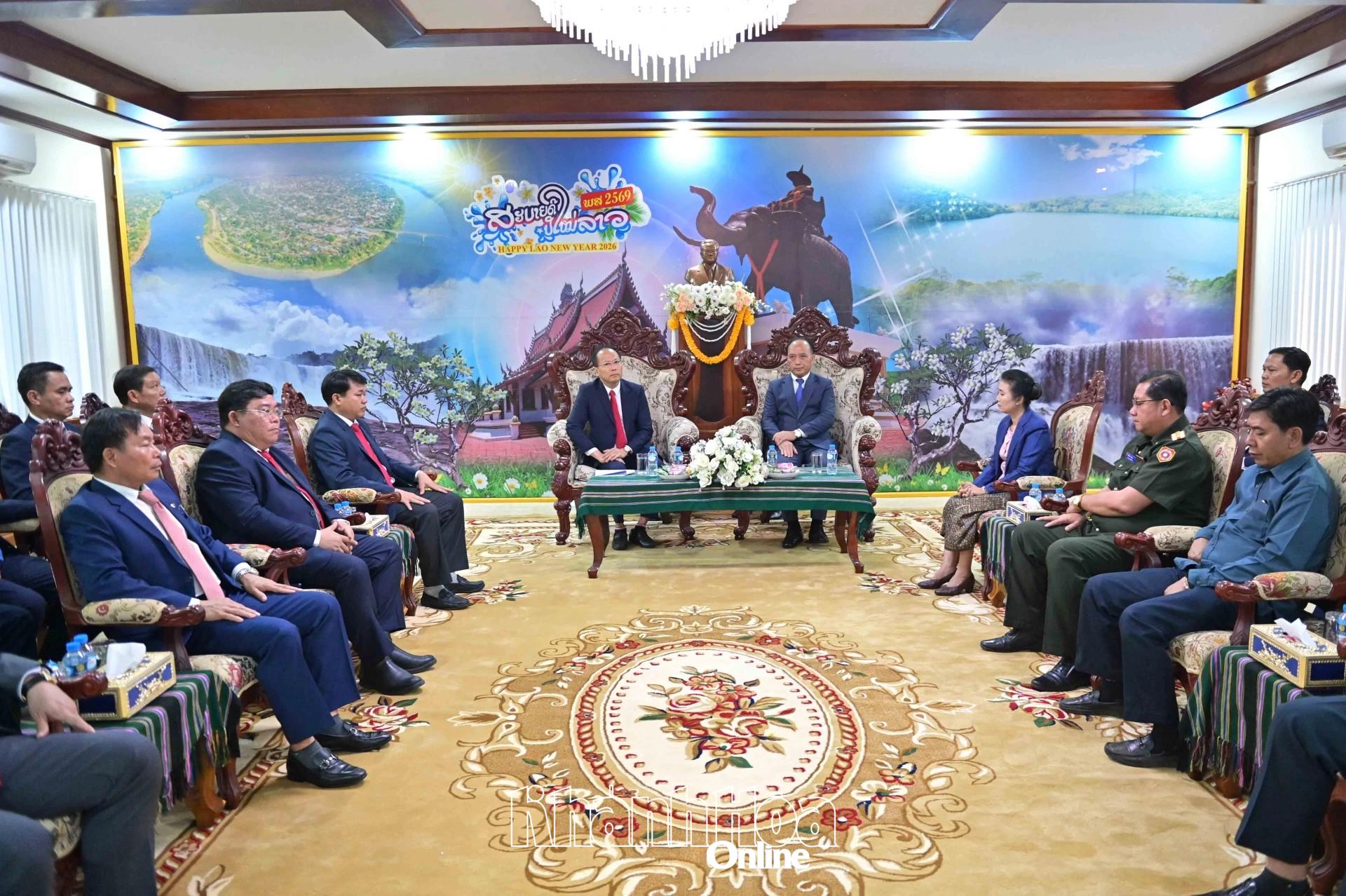 Quang cảnh buổi thăm, chúc Tết tại tỉnh Attapeu.