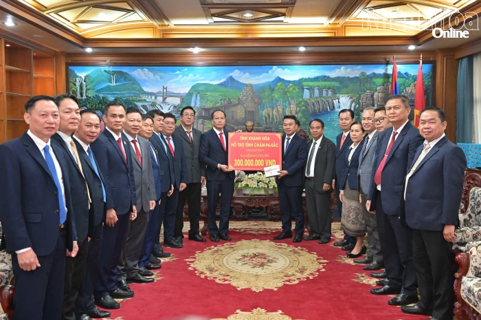 Đoàn công tác tỉnh Khánh Hòa thăm, chúc Tết cổ truyền Bunpimay tại tỉnh Champasak (Lào)