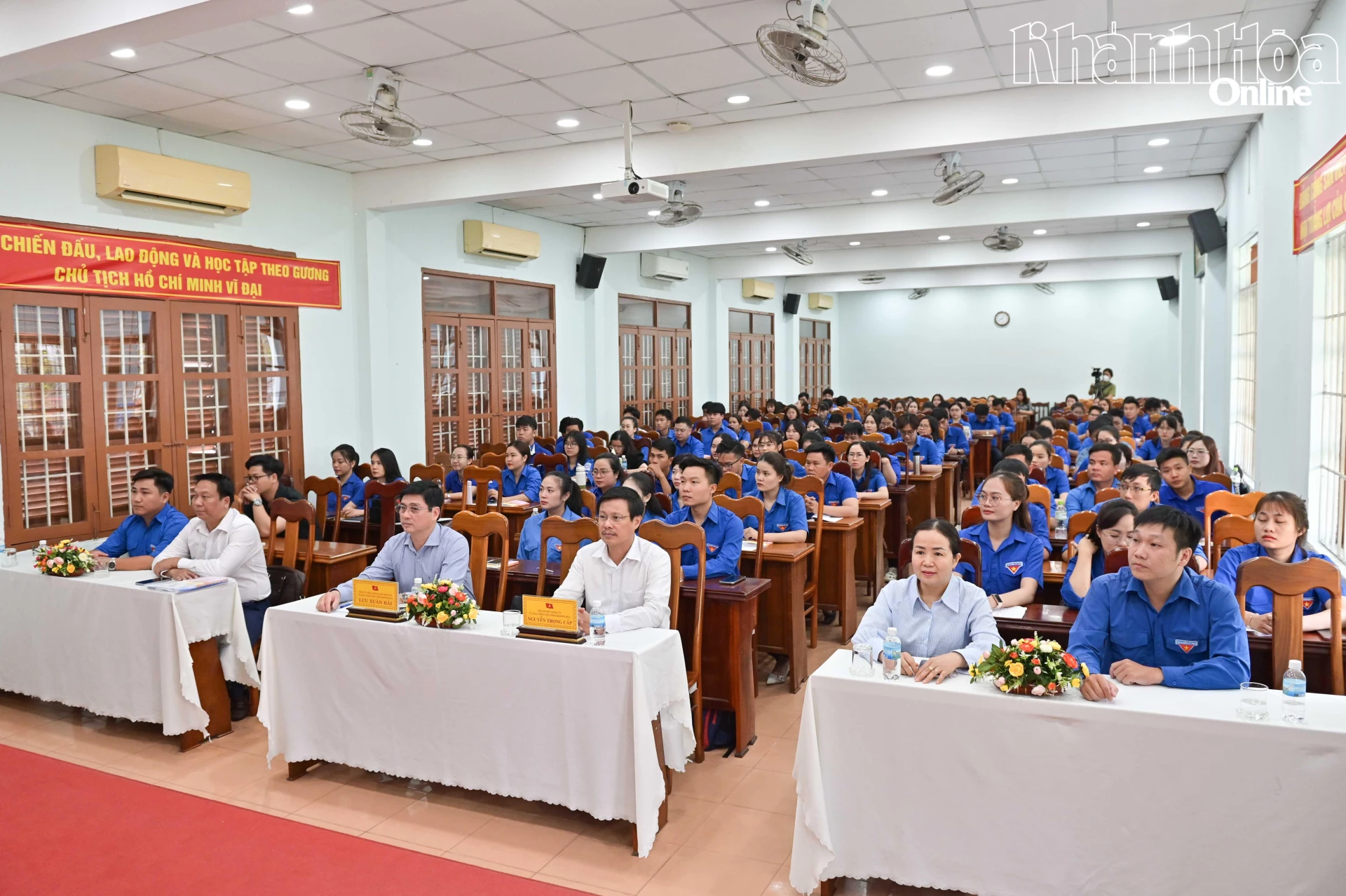 Các đại biểu, đoàn viên, thanh niên dự khai mạc lớp bồi dưỡng.