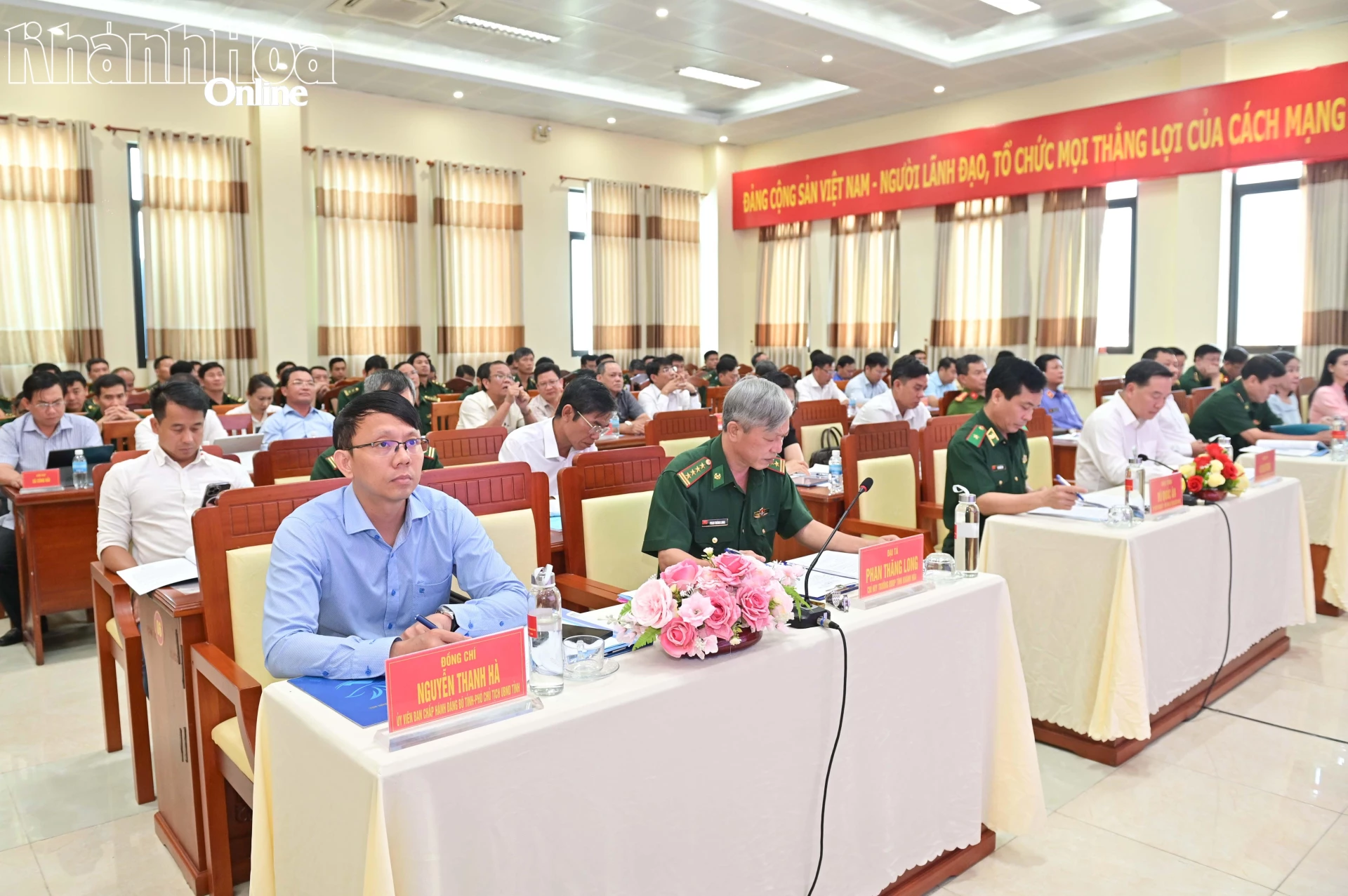 Các đại biểu dự hội nghị.