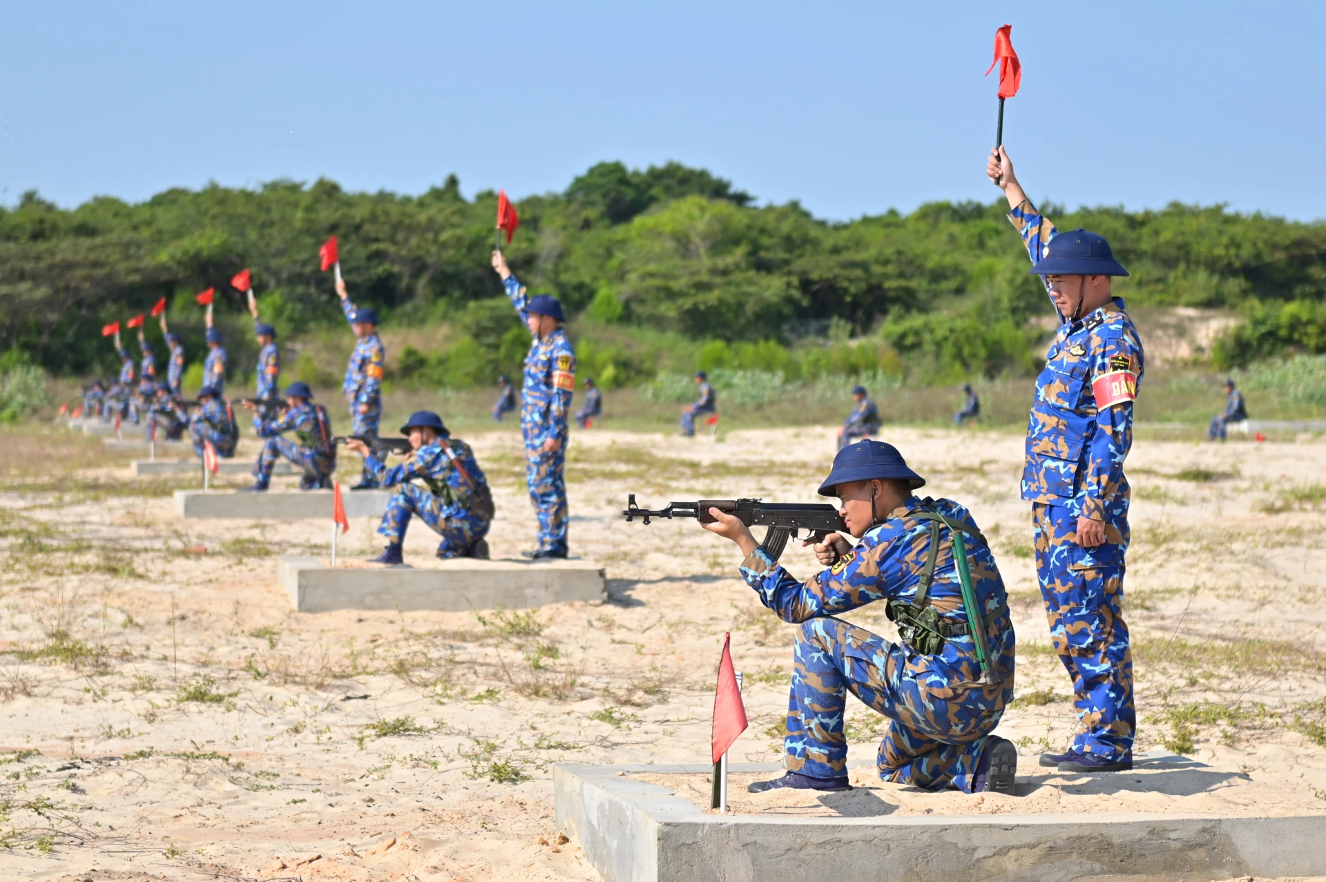 Trên thao trường huấn luyện chiến sĩ hải quân