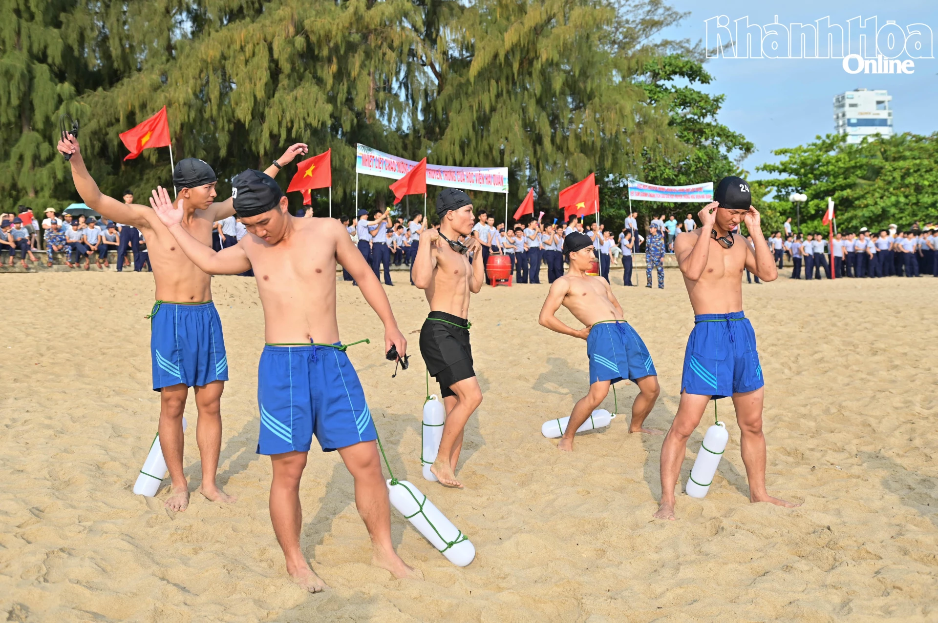 Các vận động viên khởi động.