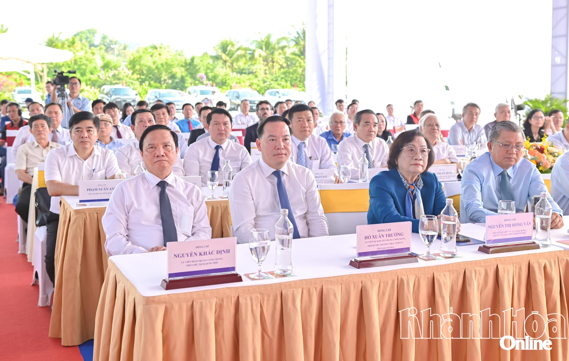 Các đồng chí lãnh đạo tham dự Lễ khởi công công trình Bảo tàng Trường Sa.