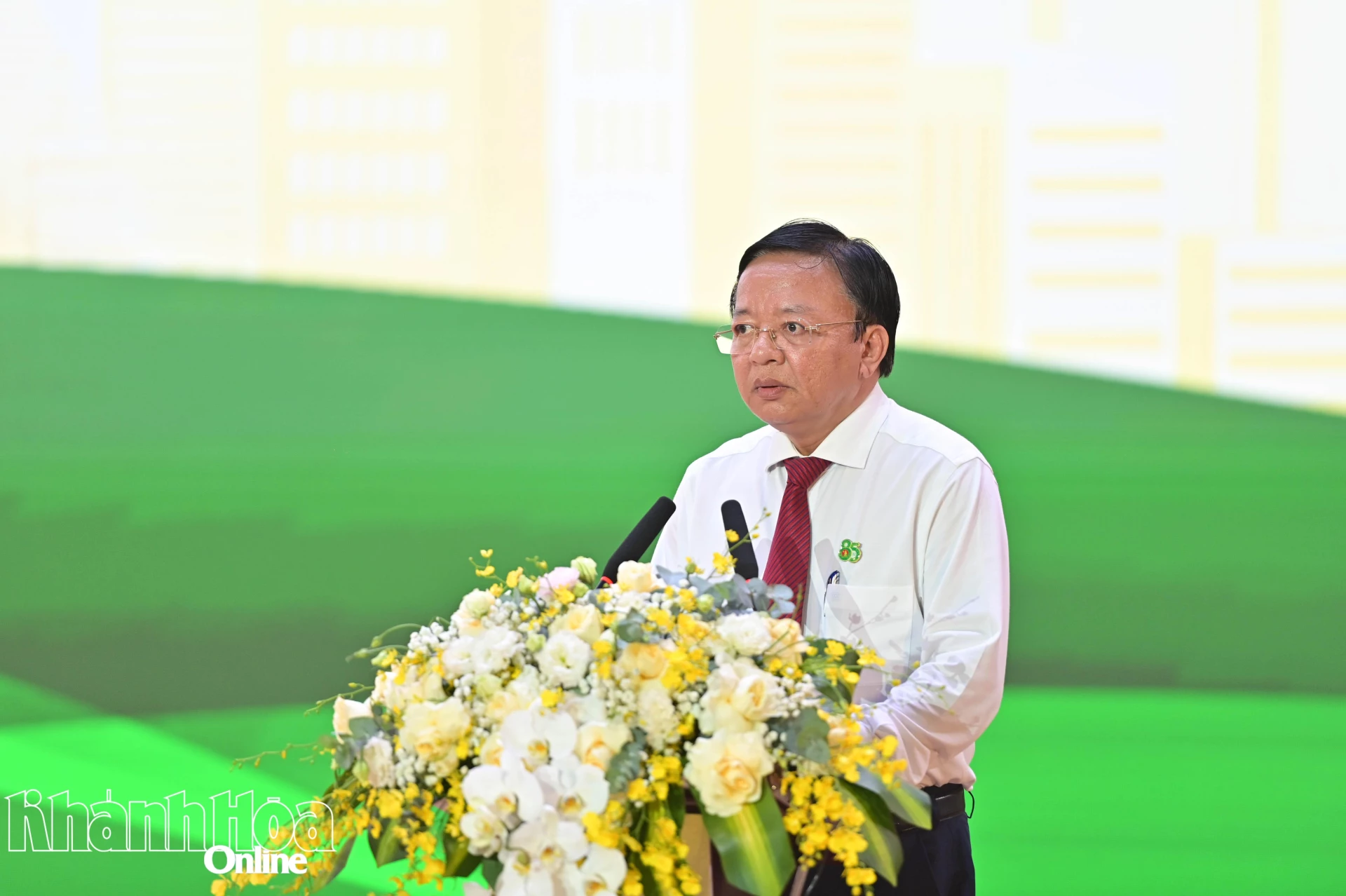 Đồng chí Lê Huyền phát biểu chúc mừng tại lễ kỷ niệm.