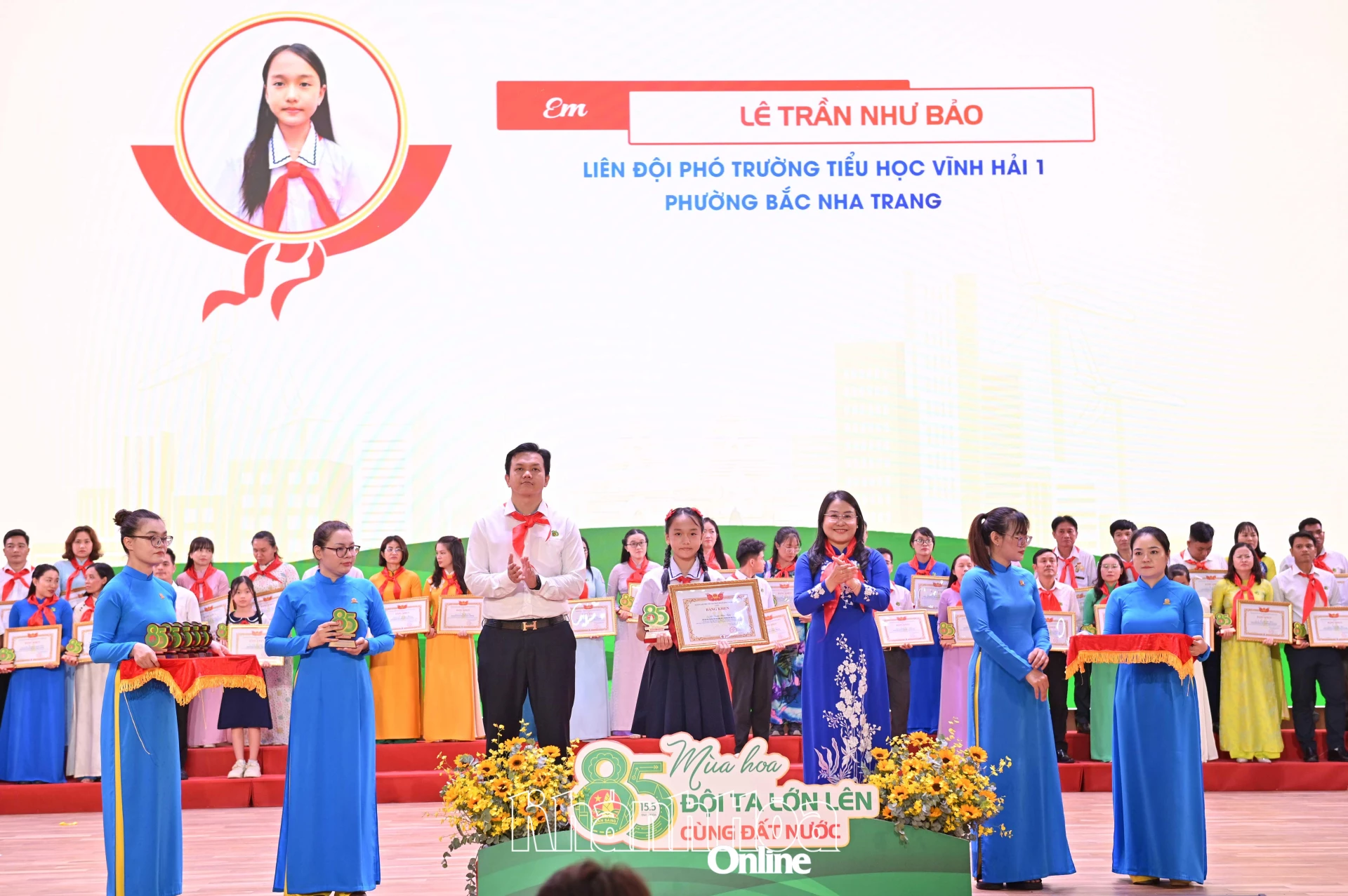 Các đại biểu tuyên dương đội viên tiêu biểu.