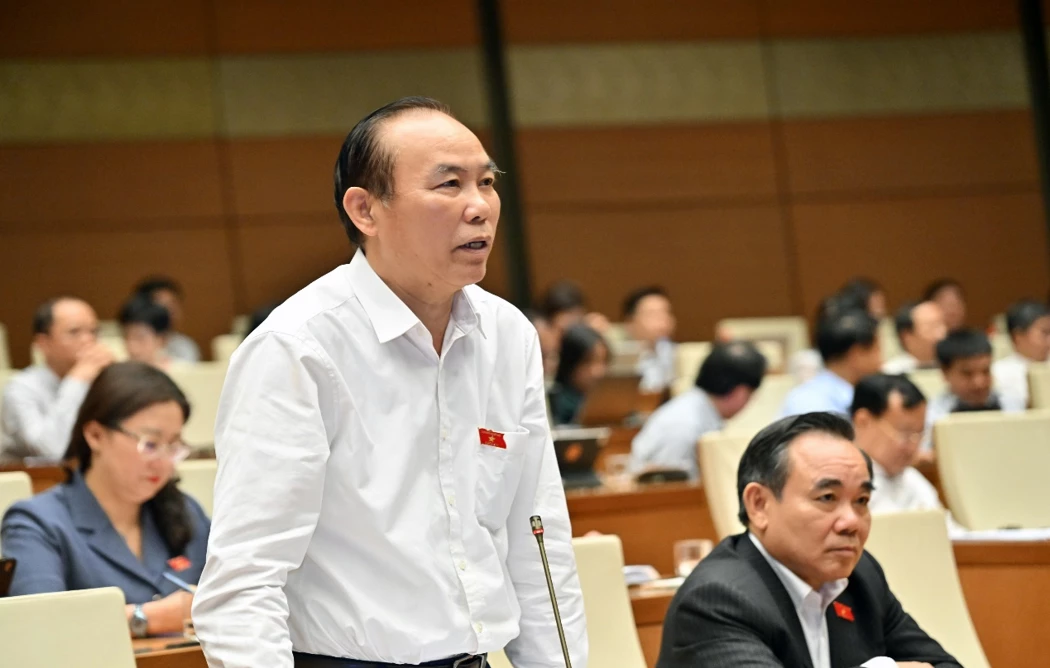 Đại biểu Phùng Đức Tiến