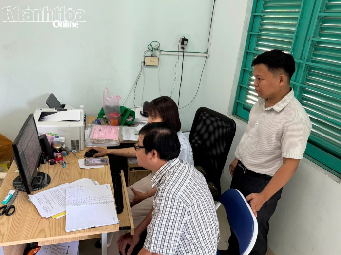 Giám sát công tác y tế học đường tại 2 trường THPT