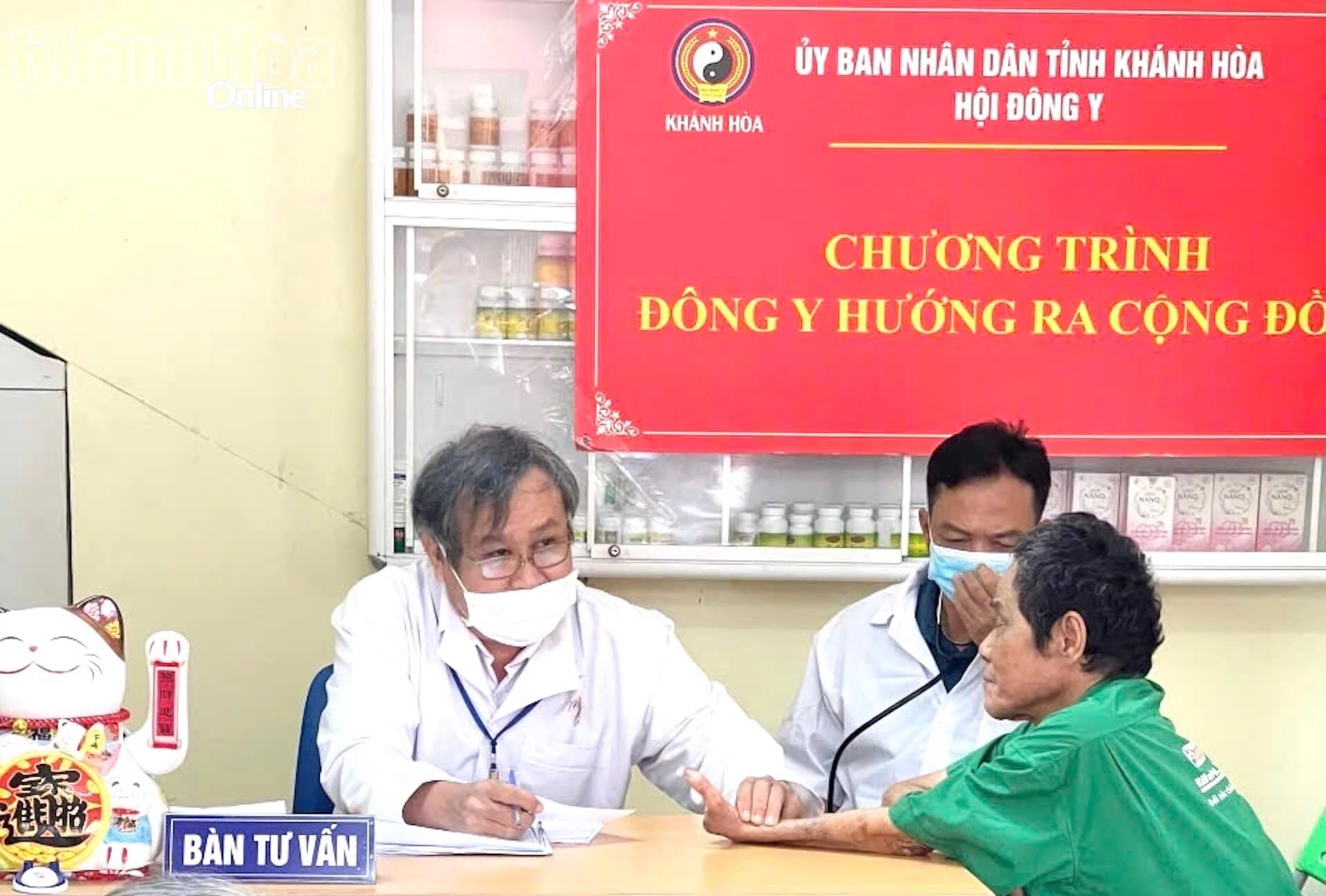 Hội Đông y tỉnh khám bệnh miễn phí cho  người  dânn