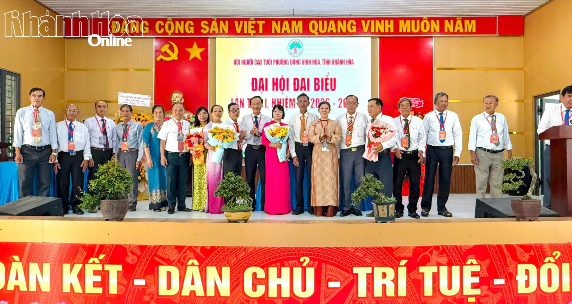 Ban Chấp hành Hội người cao tuổi phường ra mắt tại Đại hội.