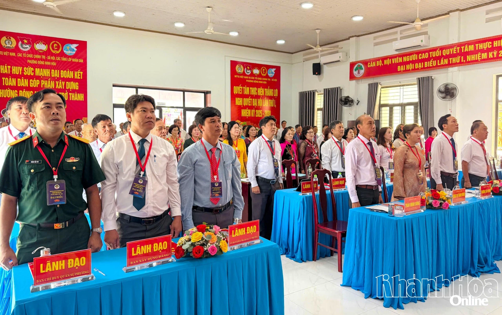 Nghi thức chào cờ tại Đại hội.