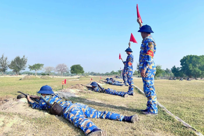 Trung tâm Huấn luyện Vùng 4 Hải quân kiểm tra bắn đạn thật cho chiến sĩ mới