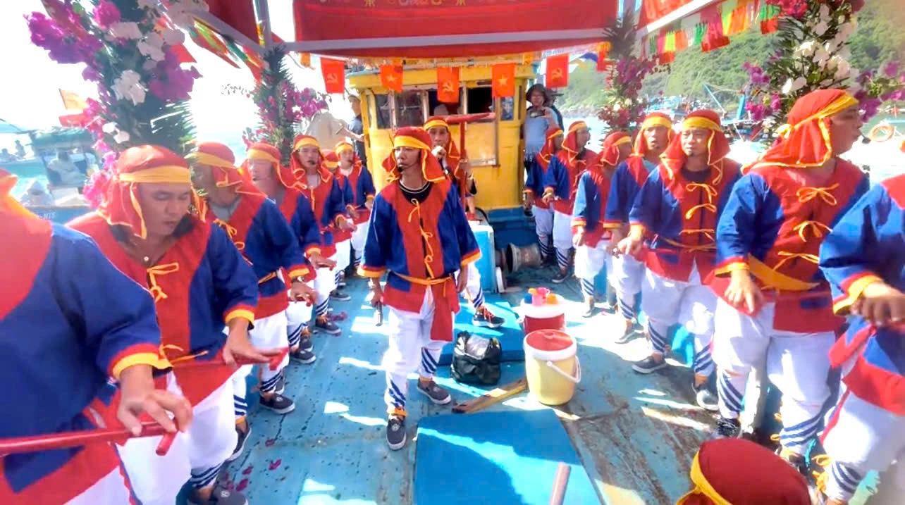 Hò bá trạo tại Lễ hội Cầu ngư phường Nam Nha Trang.