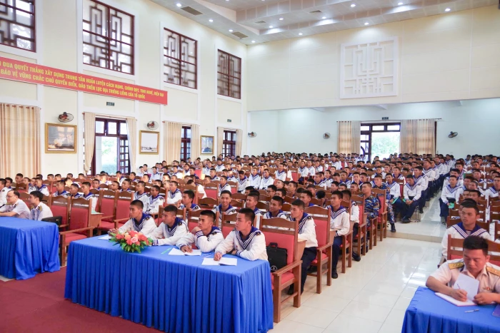 Trung tâm Huấn luyện Vùng 4 Hải quân tổ chức nhiều hoạt động thiết thực cho cán bộ, chiến sĩ