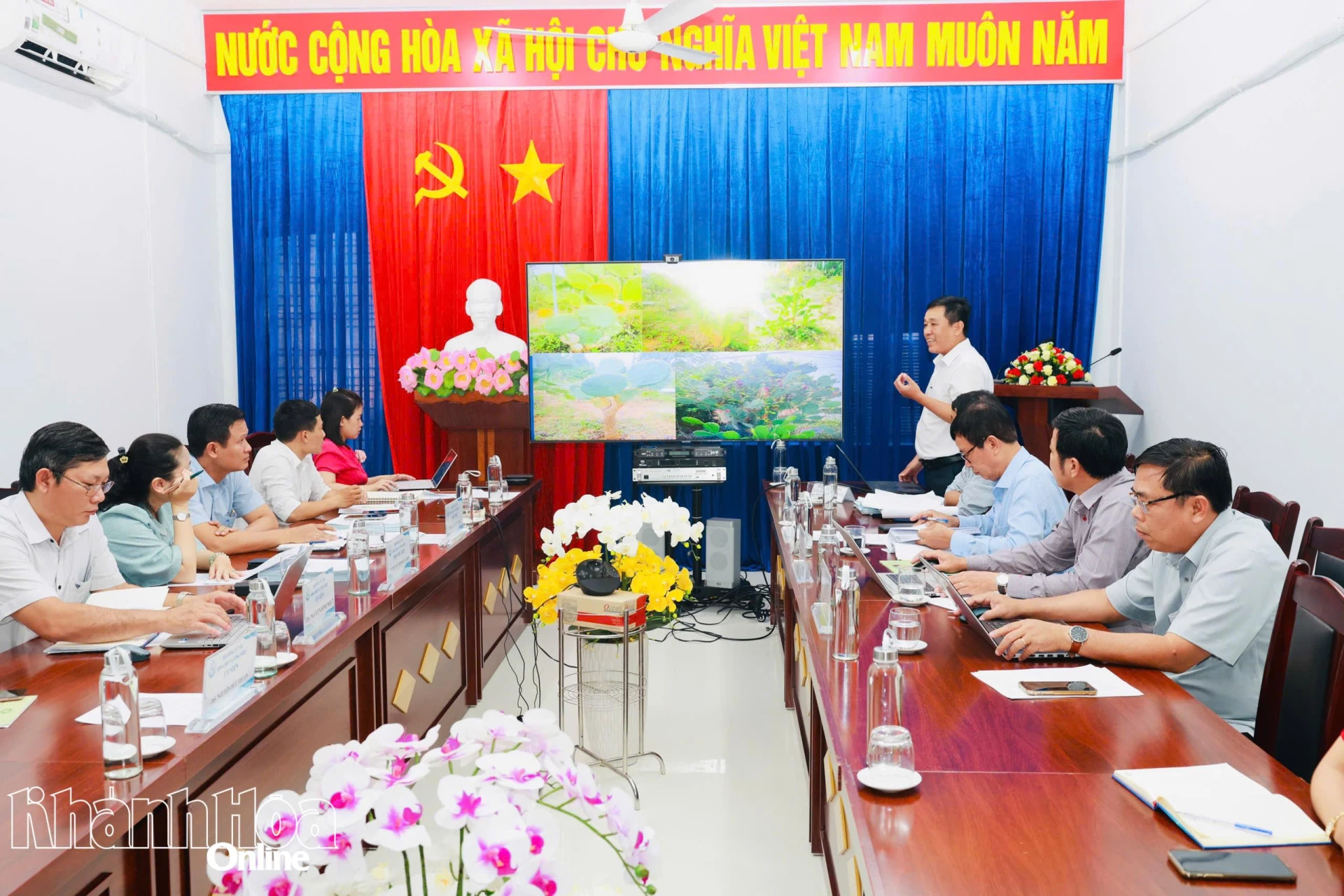 Quang cảnh buổi nghiệm thu đề tài 