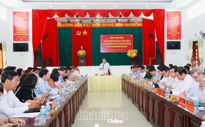 Bí thư Tỉnh ủy Trần Phong làm việc với ban thường vụ đảng ủy các xã khu vực Khánh Vĩnh