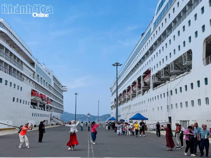 Cảng quốc tế Cam Ranh một ngày đón 2 tàu du lịch biển 