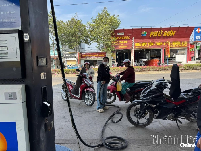 Giá xăng, dầu đồng loạt tăng