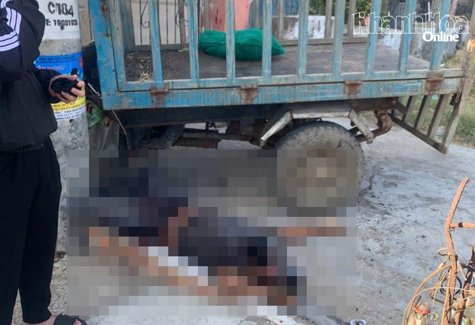 Sau va chạm, xe ba bánh của nạn nhaan.