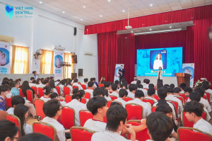 Nha khoa Việt Hàn Nha Trang kết hợp cùng trường iSchool Nha Trang tổ chức chương trình Nha khoa học đường: Trao nụ cười - Thắp sáng tương lai