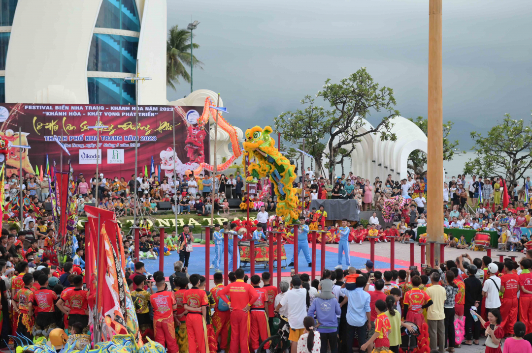 The festival attracts a lot of locals and tourists 

