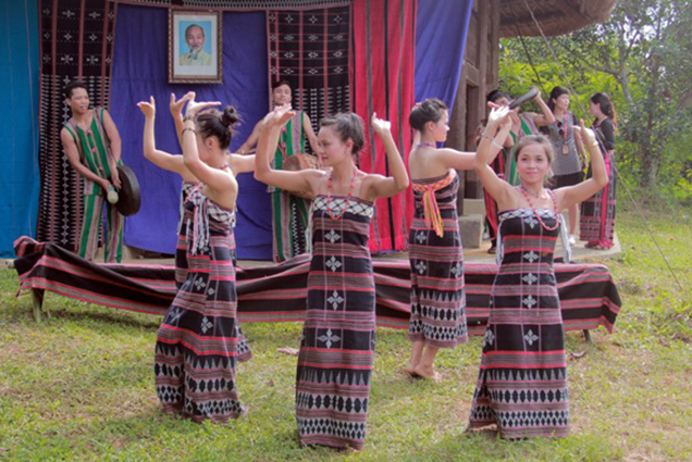 "Tháng Năm nhớ Bác" tại Làng Văn hóa, Du lịch các dân tộc Việt Nam: Tái hiện nghi thức "Đặt tên họ Hồ"
