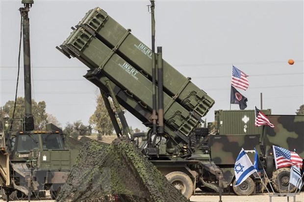 Tên lửa cho các hệ thống phòng không Patriot (ảnh) là một trong những thiết bị quân sự Bộ Quốc phòng Mỹ cam kết viện trợ cho Ukraine. (Ảnh: AFP/TTXVN)

