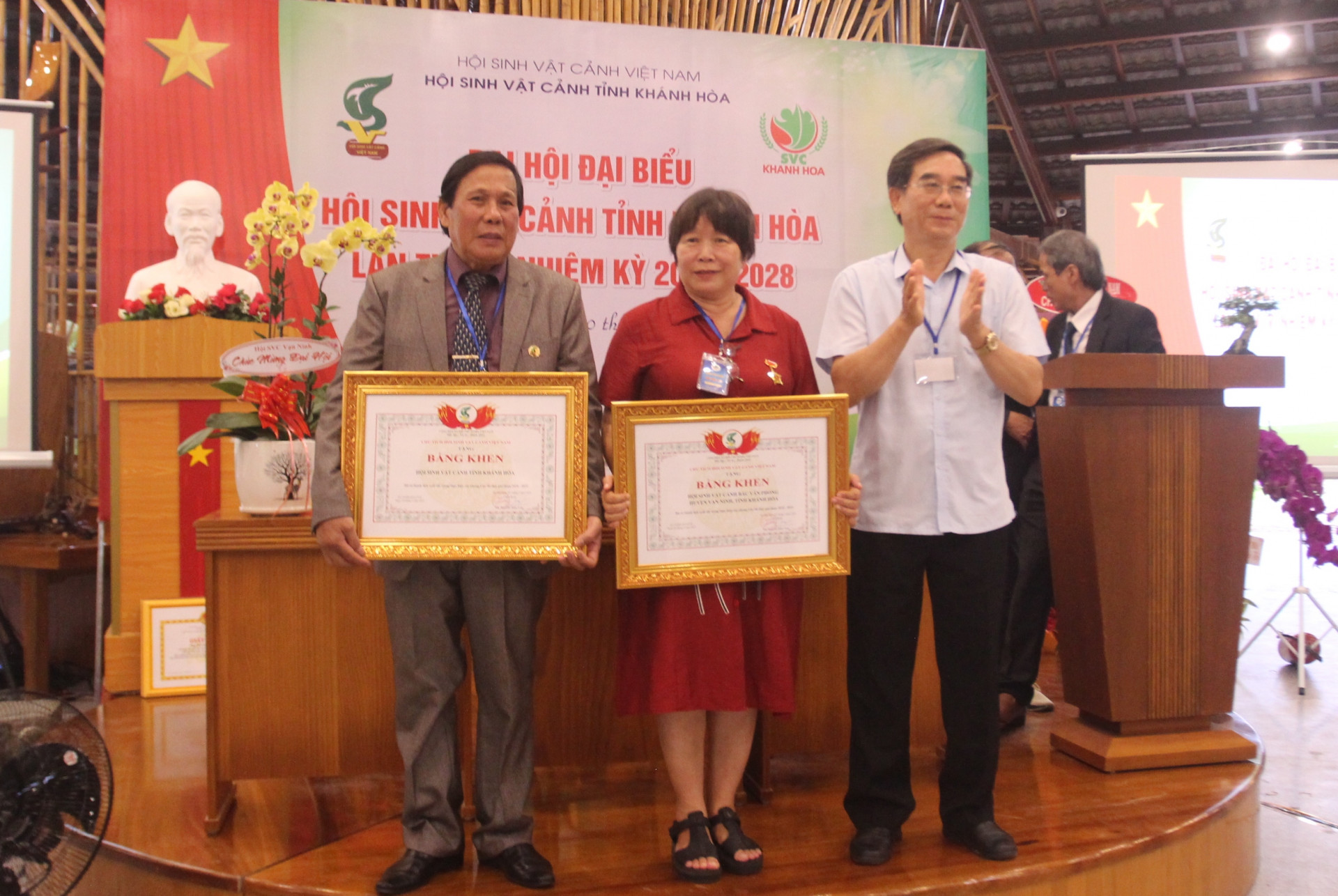 Các tập thể nhận bằng khen của Hội Sinh vật cảnh Việt Nam.