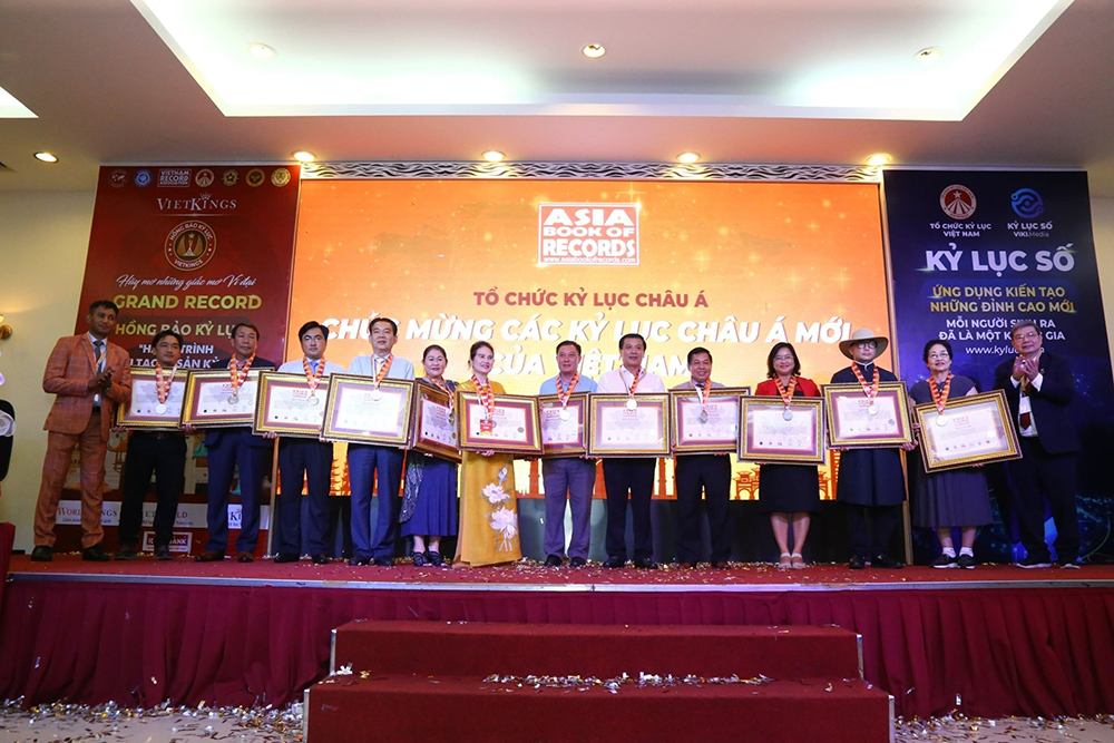 Khanh Hoa Salanganes Nest Company’s product honored by  Asia Book of Records

