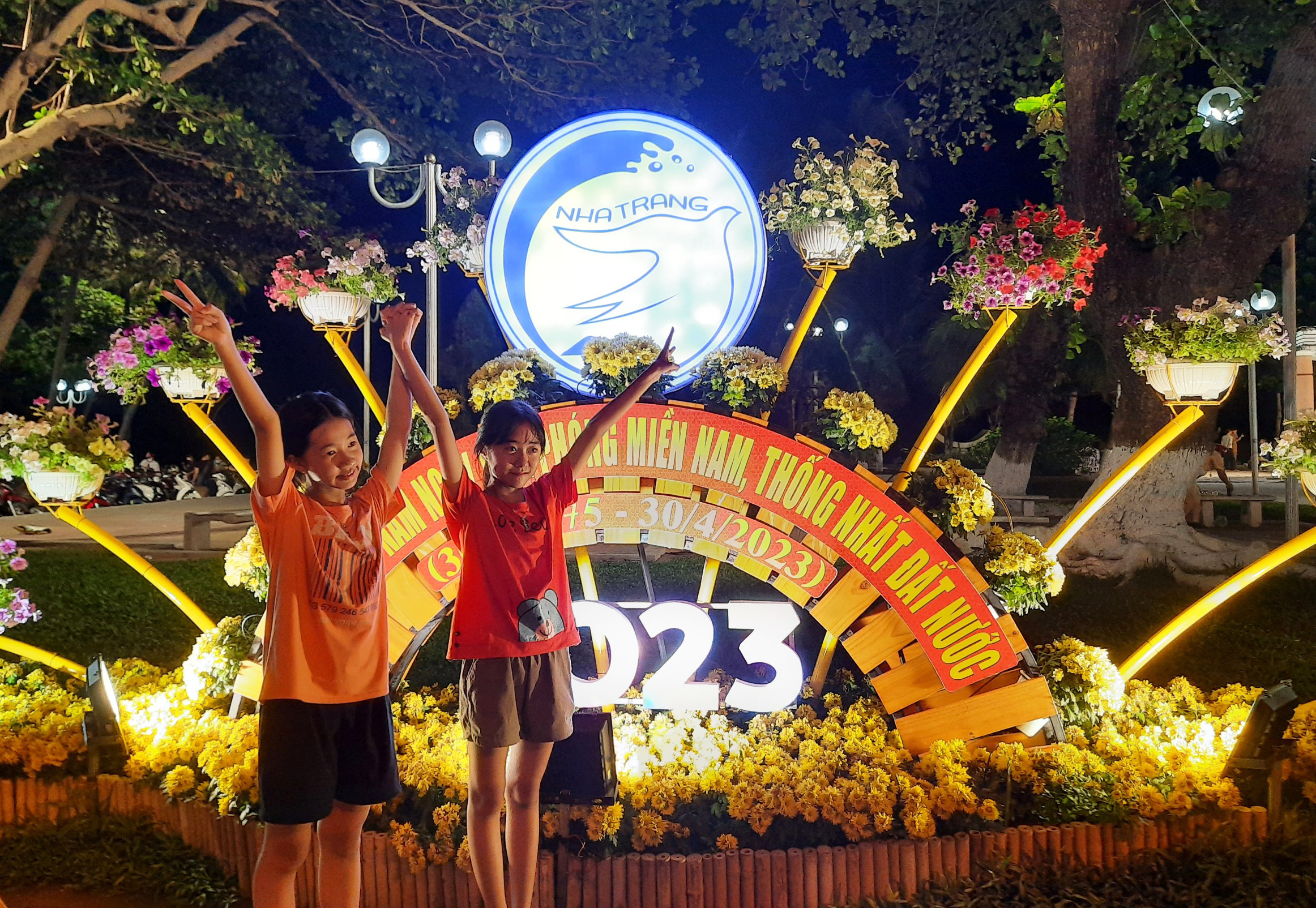 Check-in, vui chơi đêm Nha Trang