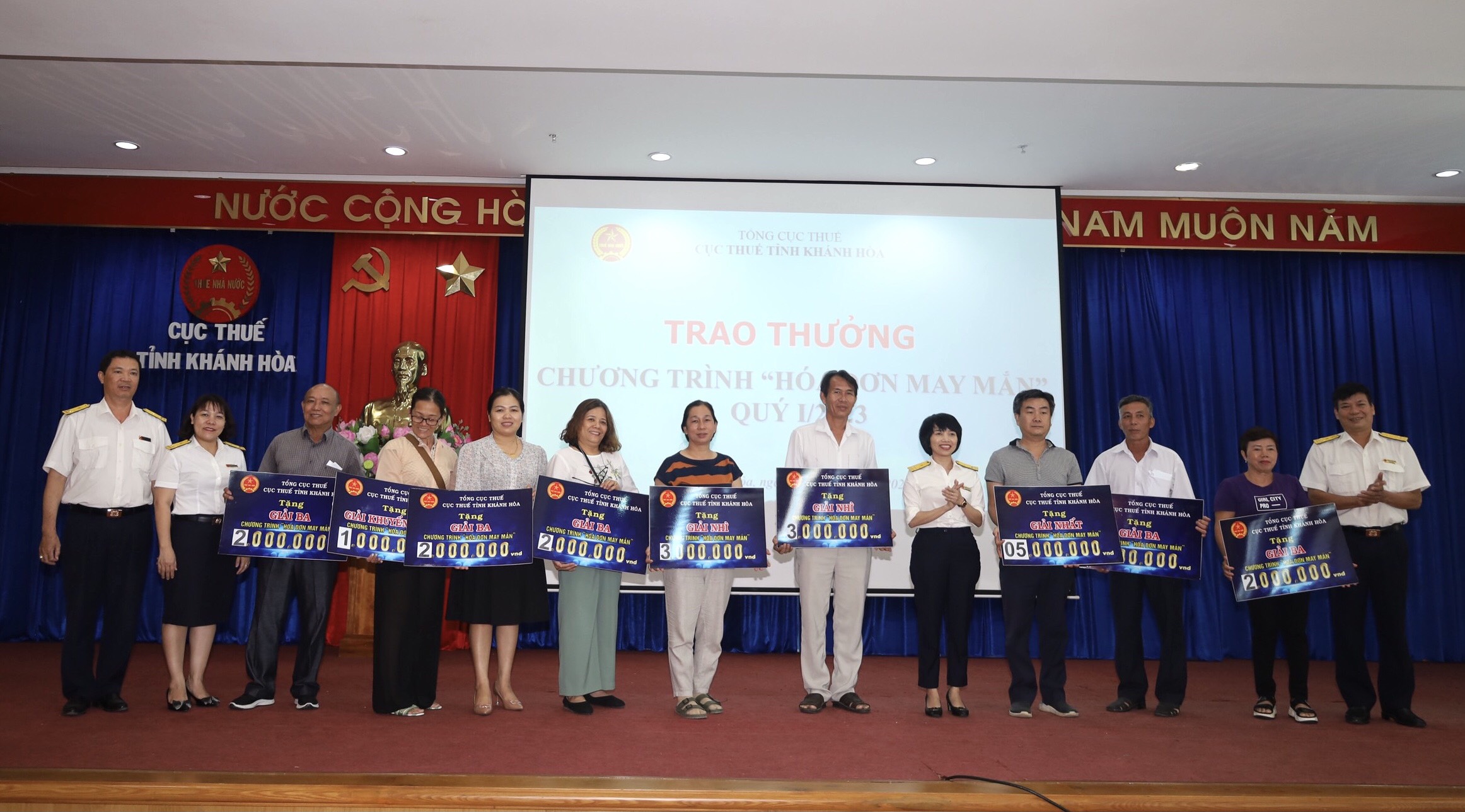 Cục Thuế tỉnh Khánh Hòa: Trao thưởng Chương trình “Hóa đơn may mắn” quý I năm 2023