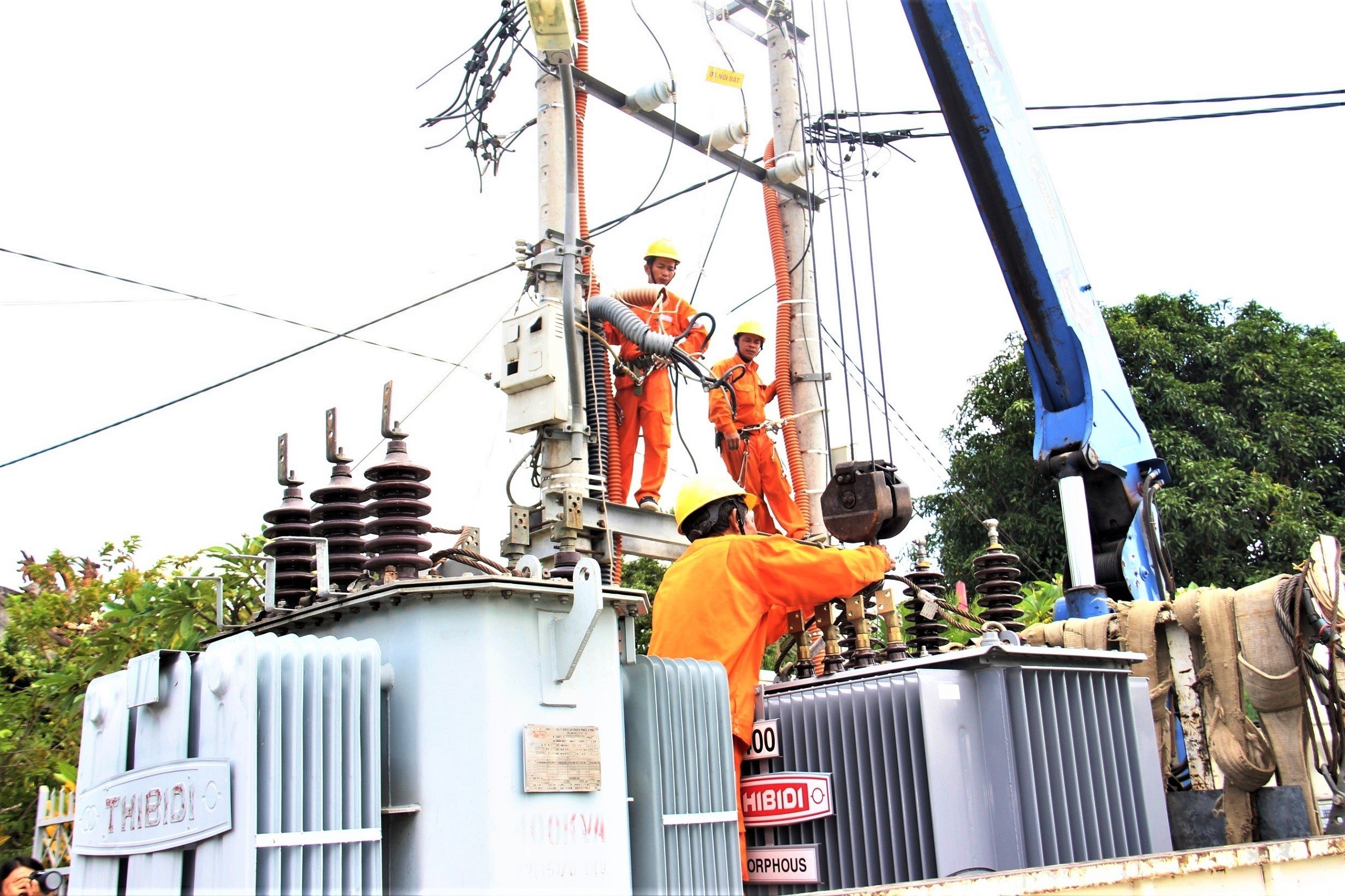 Giá điện tăng, càng phải tiết kiệm