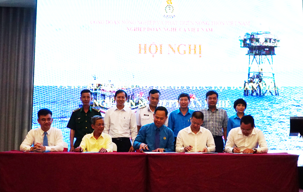Lãnh đạo Nghiệp đoàn Nghề cá Việt Nam ký kết chương trình phúc lợi đoàn viên, ngư dân Nghiệp đoàn Nghề cá.
