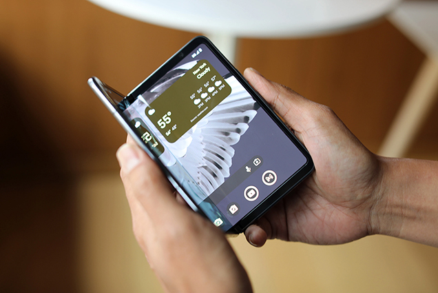 Điện thoại màn hình gập đầu tay của Google chính thức "xuất trận"