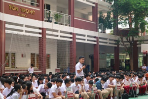 Tuyên truyền về phòng cháy, chữa cháy, kích hoạt tài khoản định danh điện tử cho 300 học sinh Trường iSchool Nha Trang