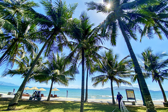 Tỉnh đoàn Khánh Hòa: Lắp đặt 30 ghế đá thân thiện với môi trường