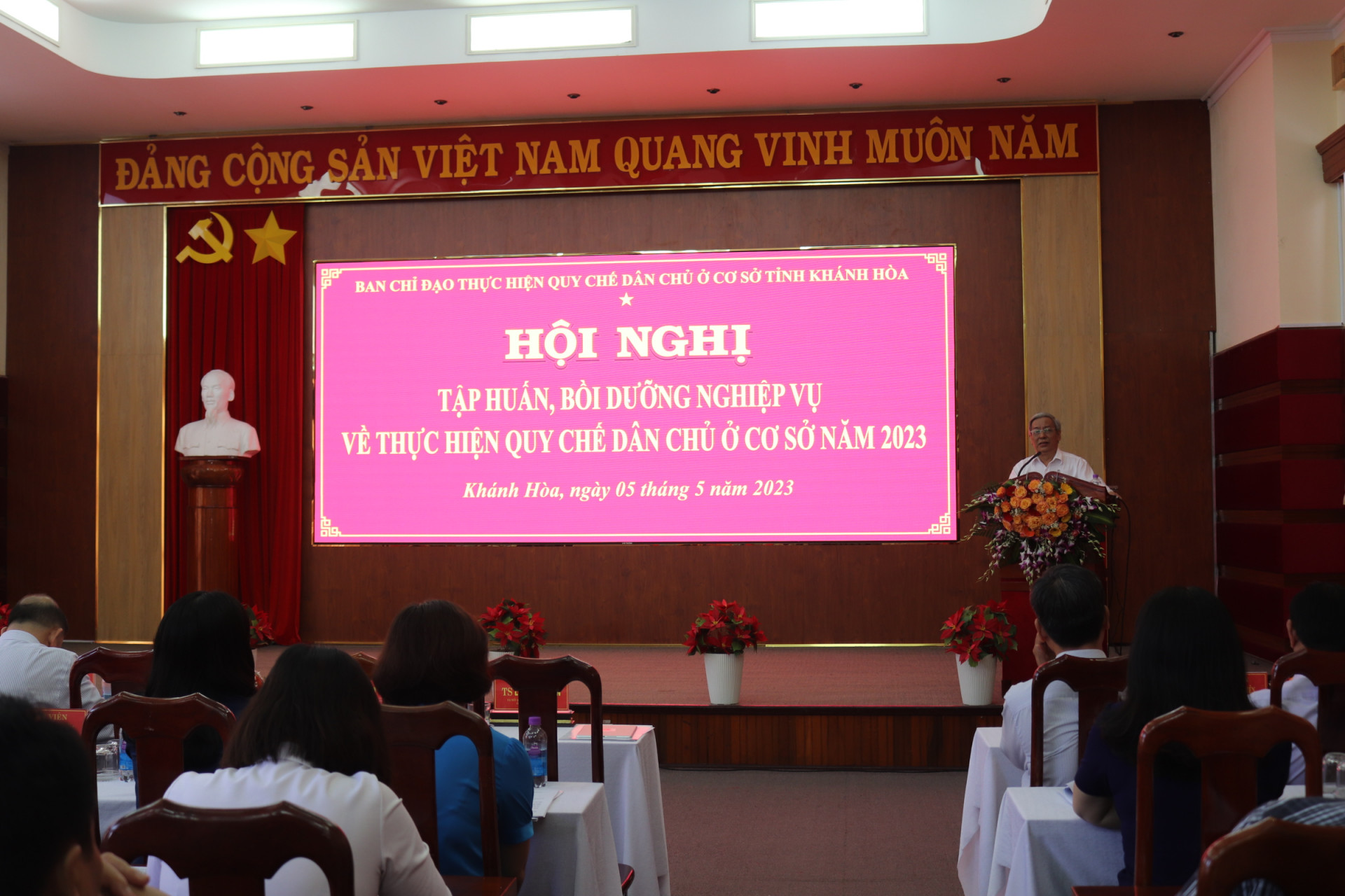 Quang cảnh hội nghị.