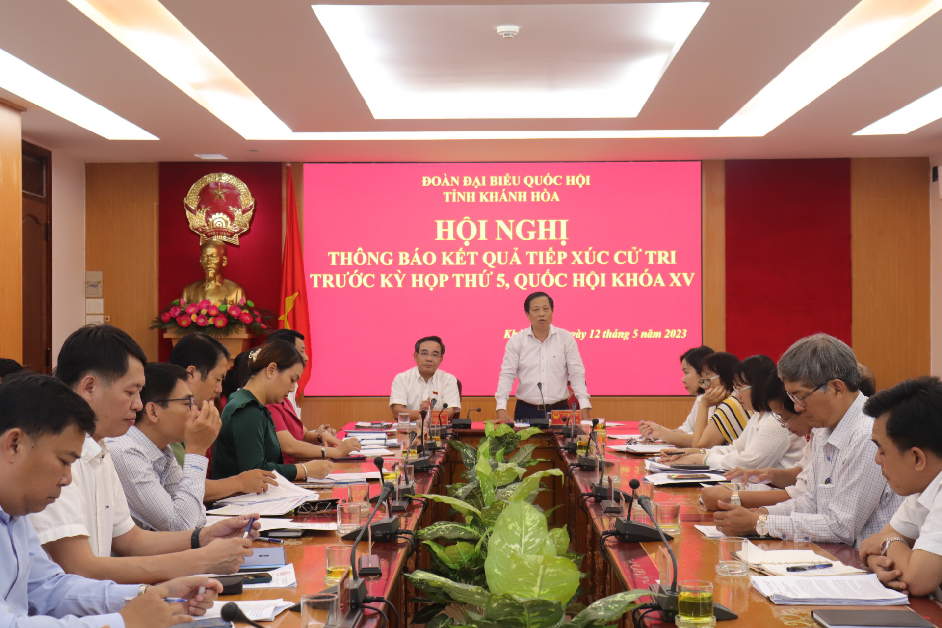 Ông Hà Quốc Trị - Phó Bí thư Tỉnh ủy, Trưởng Đoàn đại biểu Quốc hội (ĐBQH) tỉnh Khánh Hòa phát biểu kết luận tại hội nghị.