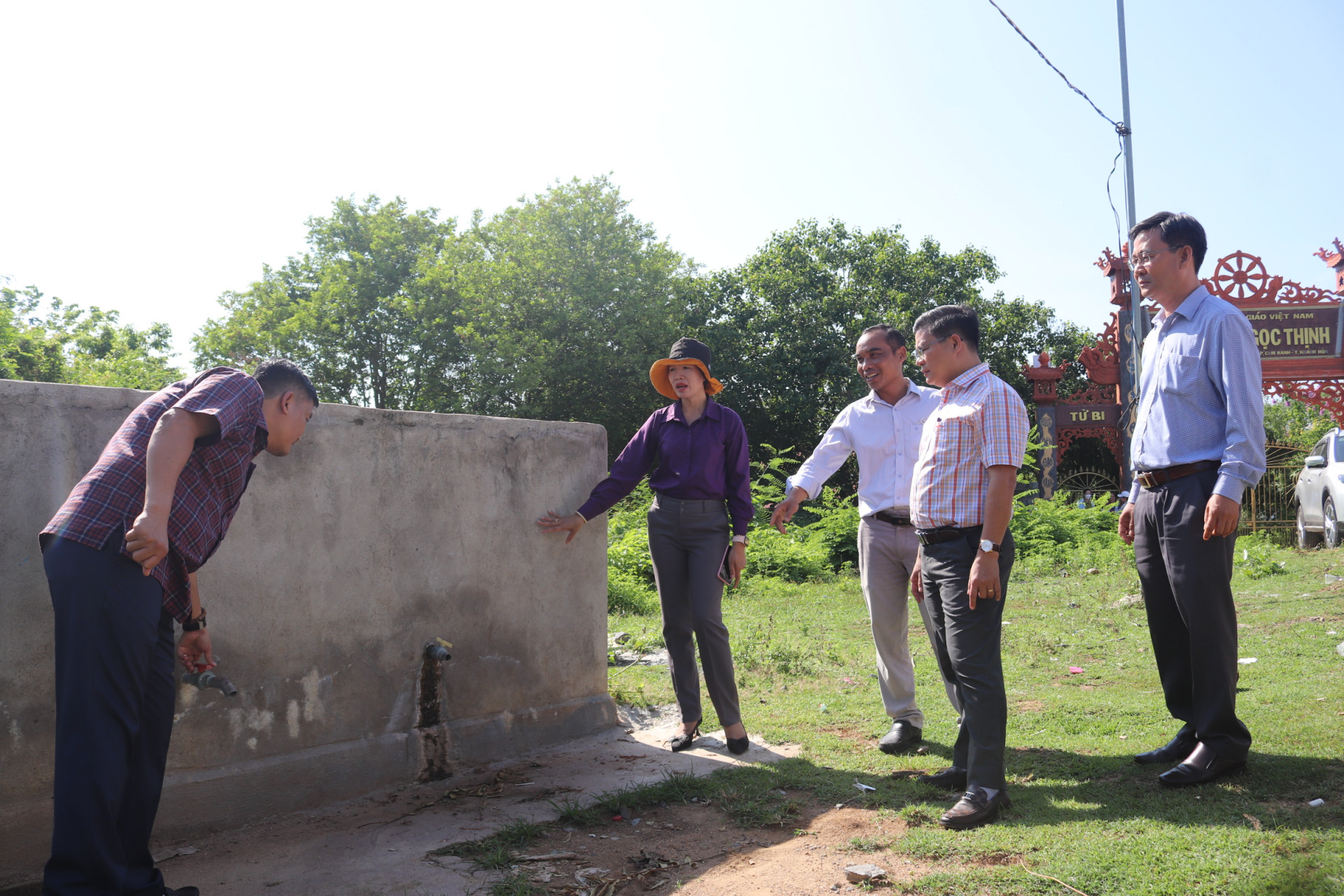 Đoàn giám sát Ban Dân tộc HĐND tỉnh kiểm tra hệ thống nước sạch tại thôn Suối Rua (xã Cam Thịnh Tây)