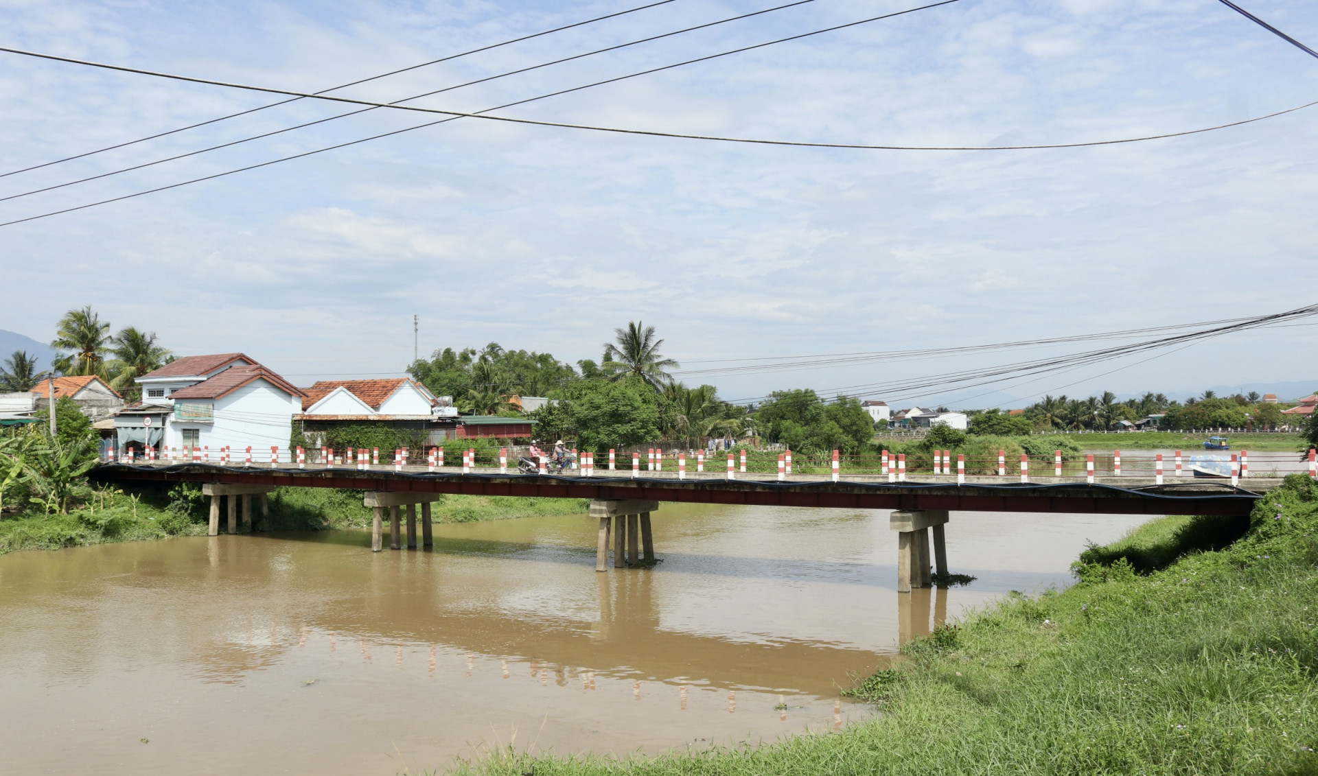 Cầu Ninh Phú (xã Ninh Phú, thị xã Ninh Hòa).